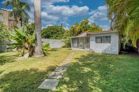 a front view of house with yard