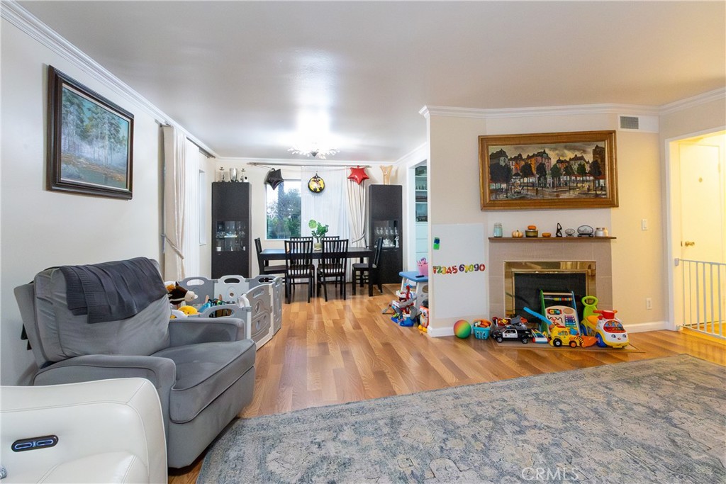 9551 Vía Ricardo Burbank, CA 91504 - Photo 5 of 29