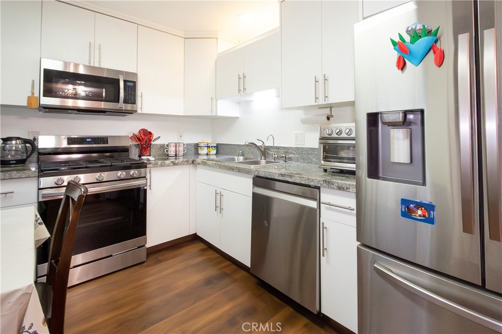 9551 Vía Ricardo Burbank, CA 91504 - Photo 9 of 29
