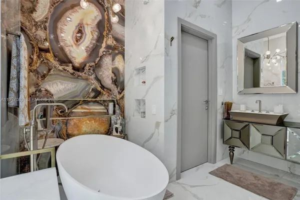 $17,500 | 18985 Atlantic Boulevard, Sunny Isles Beach, FL 33160