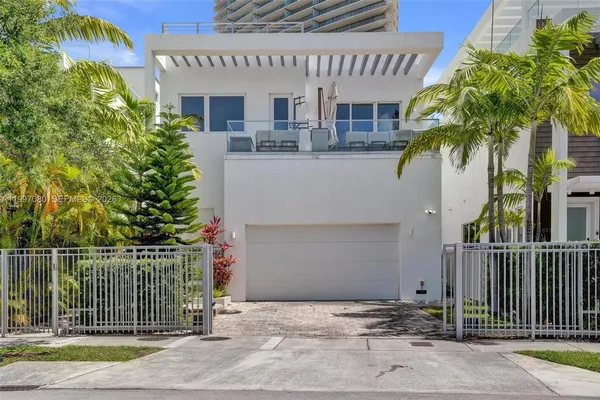 $17,500 | 18985 Atlantic Boulevard, Sunny Isles Beach, FL 33160