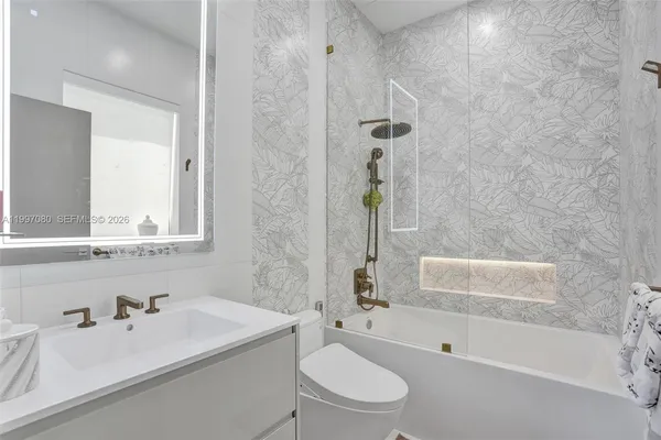 $17,500 | 18985 Atlantic Boulevard, Sunny Isles Beach, FL 33160