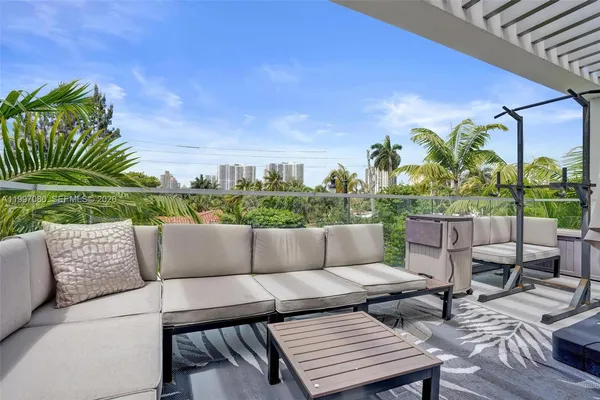 $17,500 | 18985 Atlantic Boulevard, Sunny Isles Beach, FL 33160