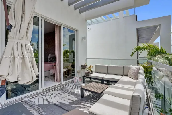 $17,500 | 18985 Atlantic Boulevard, Sunny Isles Beach, FL 33160