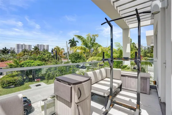 $17,500 | 18985 Atlantic Boulevard, Sunny Isles Beach, FL 33160