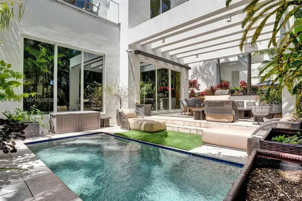 $17,500 | 18985 Atlantic Boulevard, Sunny Isles Beach, FL 33160