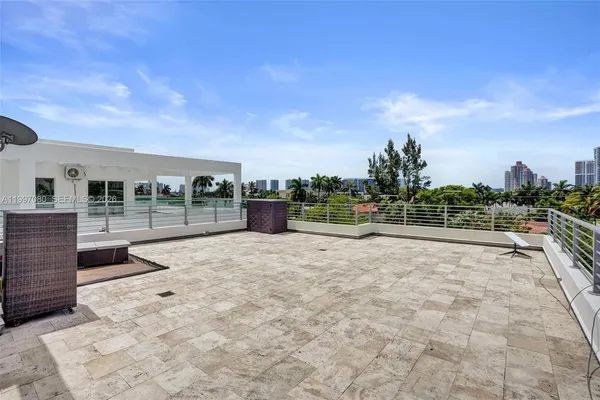 $17,500 | 18985 Atlantic Boulevard, Sunny Isles Beach, FL 33160