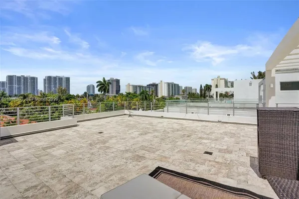 $17,500 | 18985 Atlantic Boulevard, Sunny Isles Beach, FL 33160