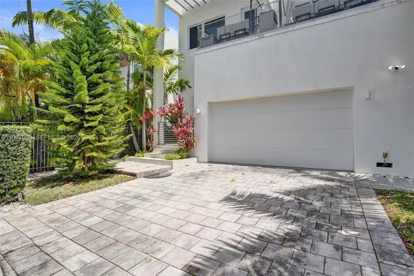 $17,500 | 18985 Atlantic Boulevard, Sunny Isles Beach, FL 33160