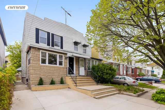 a house view with a outdoor space