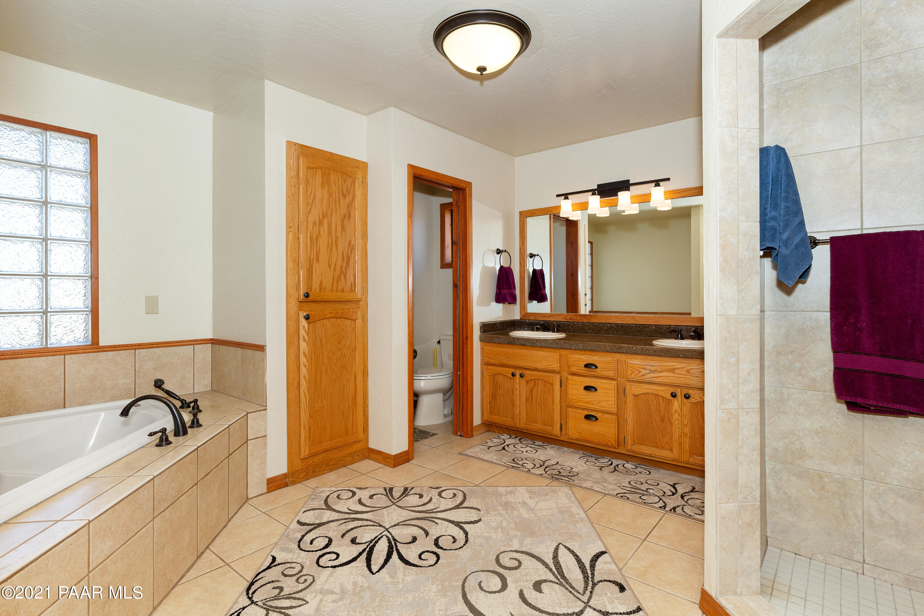 3727 North Reed Road Chino Valley, AZ 86323 - Photo 12 of 45 a large bathroom with a tub sink and mirror
