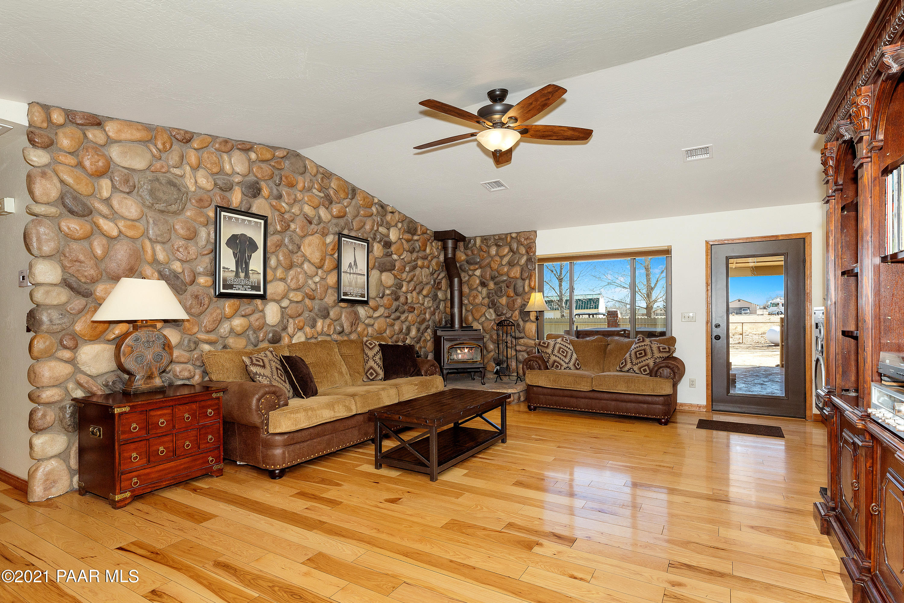 3727 North Reed Road Chino Valley, AZ 86323 - Photo 5 of 45 a living room with furniture
