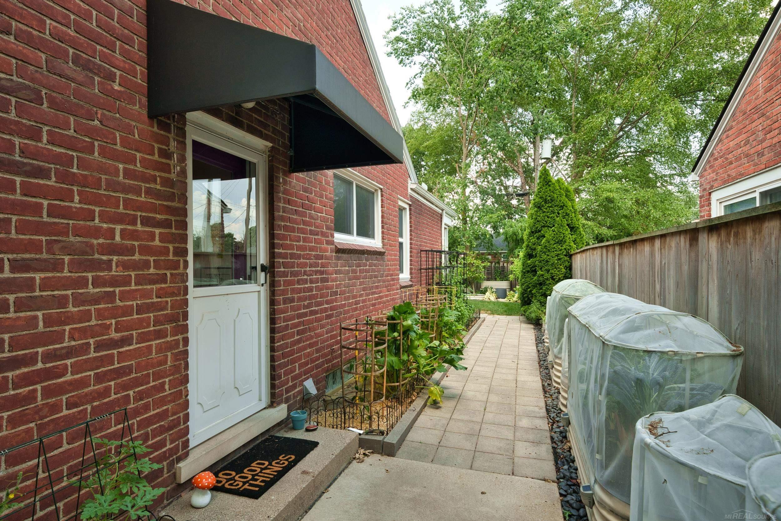 466 Lexington Road Grosse Pointe Farms, MI 48236 - Photo 34 of 42 Gallery Image 34