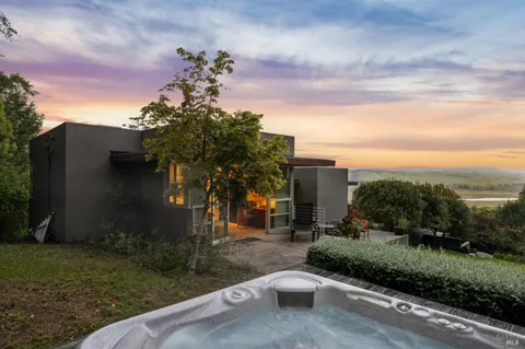 $3,200,000 | 65 Kyleswood Place, Point Reyes Station, CA 94956