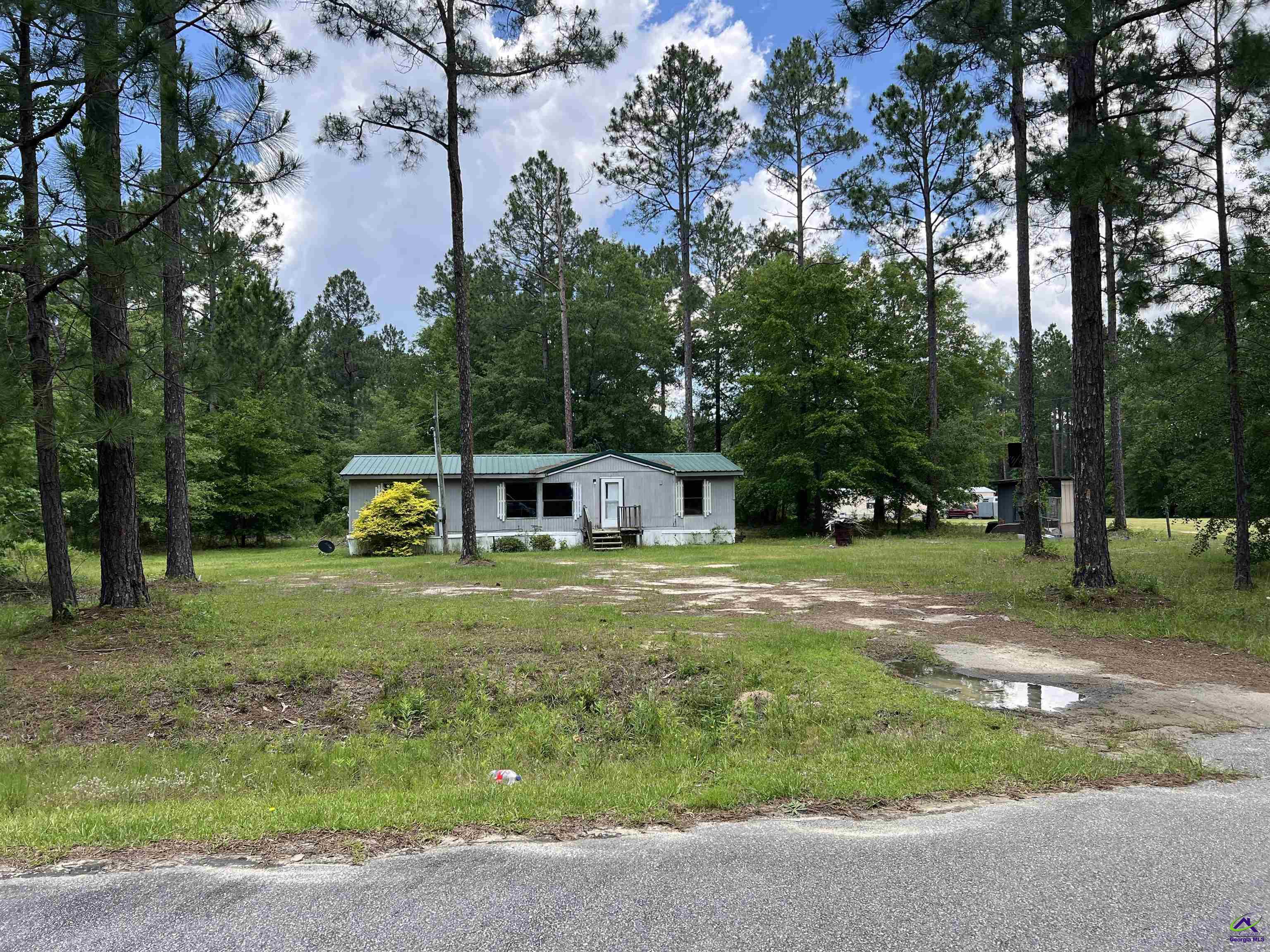 Rock Hill Road Cochran, GA 31014 - Photo 15 of 26 a front view of a house with garden