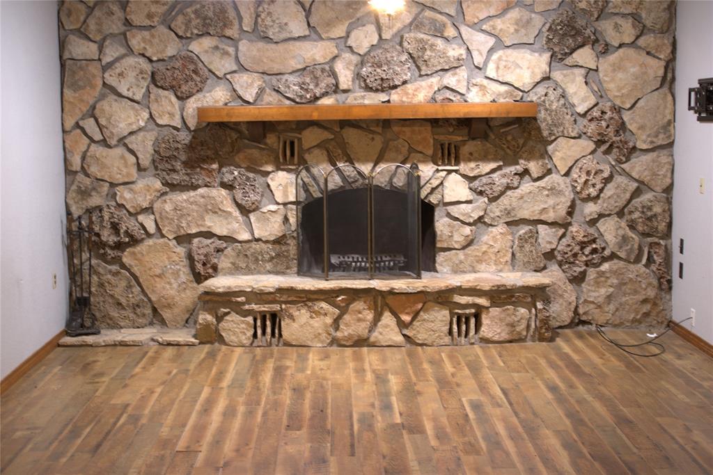 504 Loop Road Quanah, TX 79252 - Photo 13 of 40 Fireplace