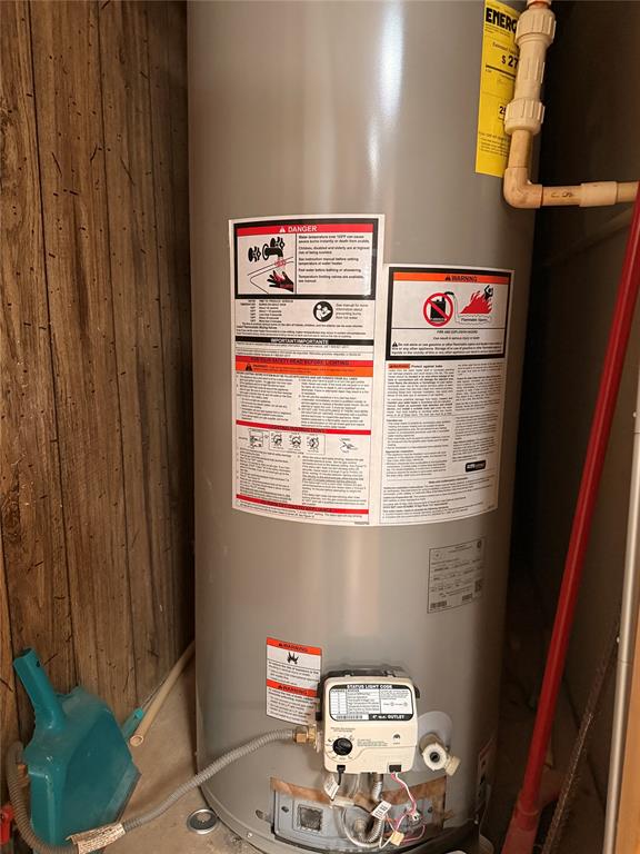 504 Loop Road Quanah, TX 79252 - Photo 39 of 40 Hot water heater