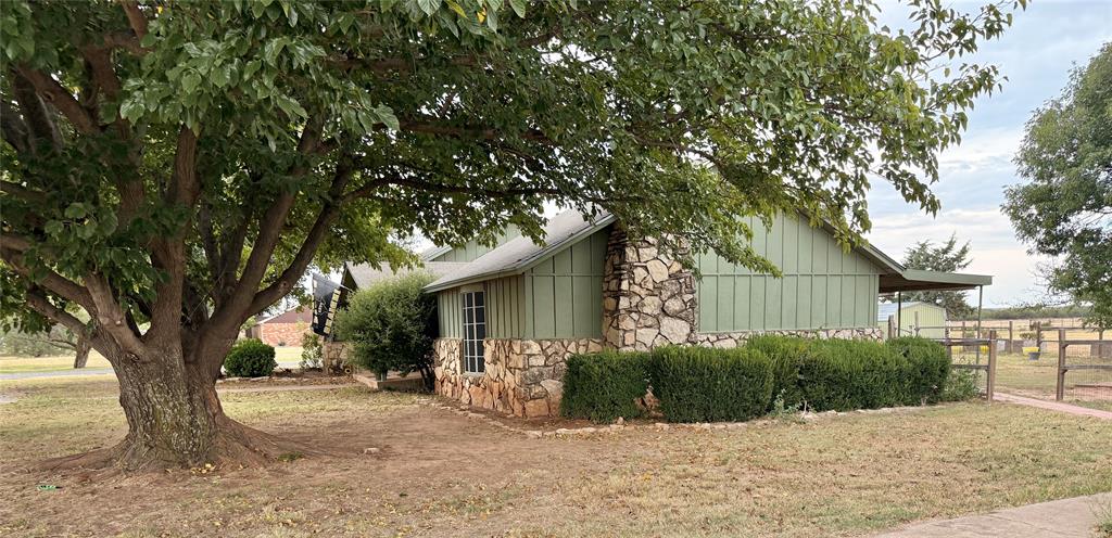 504 Loop Road Quanah, TX 79252 - Photo 6 of 40 View of property exterior with stone siding