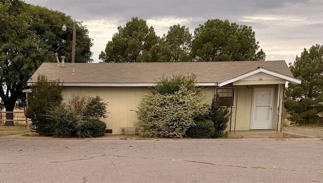 $245,000 | 504 Loop Road, Quanah, TX 79252