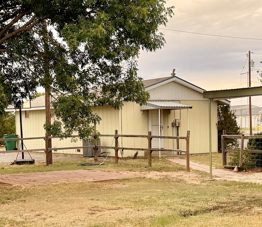 504 Loop Road Quanah, TX 79252 - Photo 10 of 40