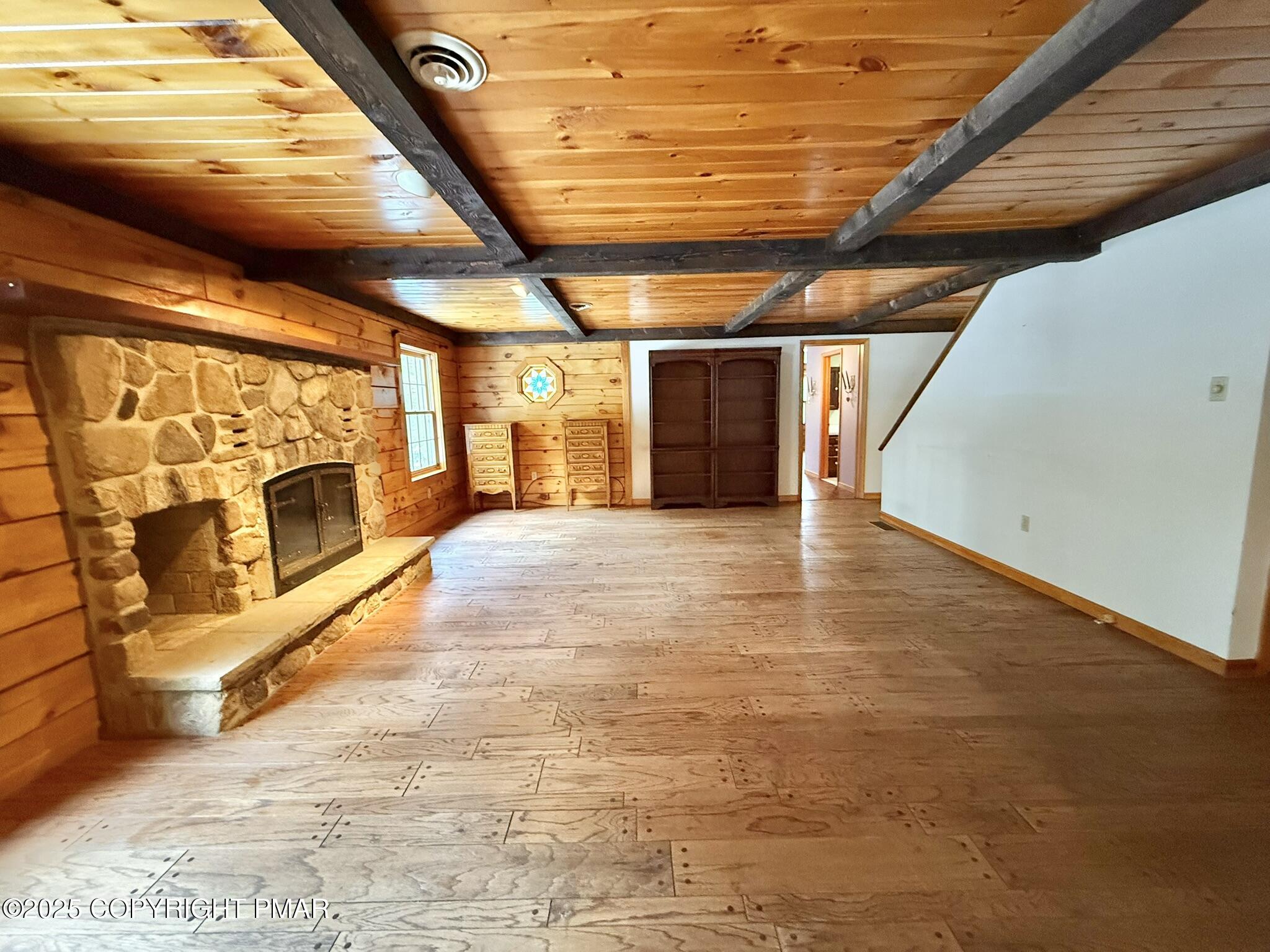 992 South Old Stage Road Albrightsville, PA 18210 - Photo 14 of 86 Living room