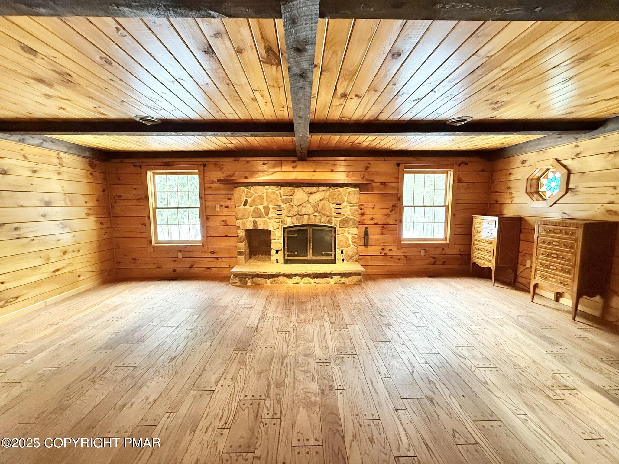 992 South Old Stage Road Albrightsville, PA 18210 - Photo 16 of 86 Living room