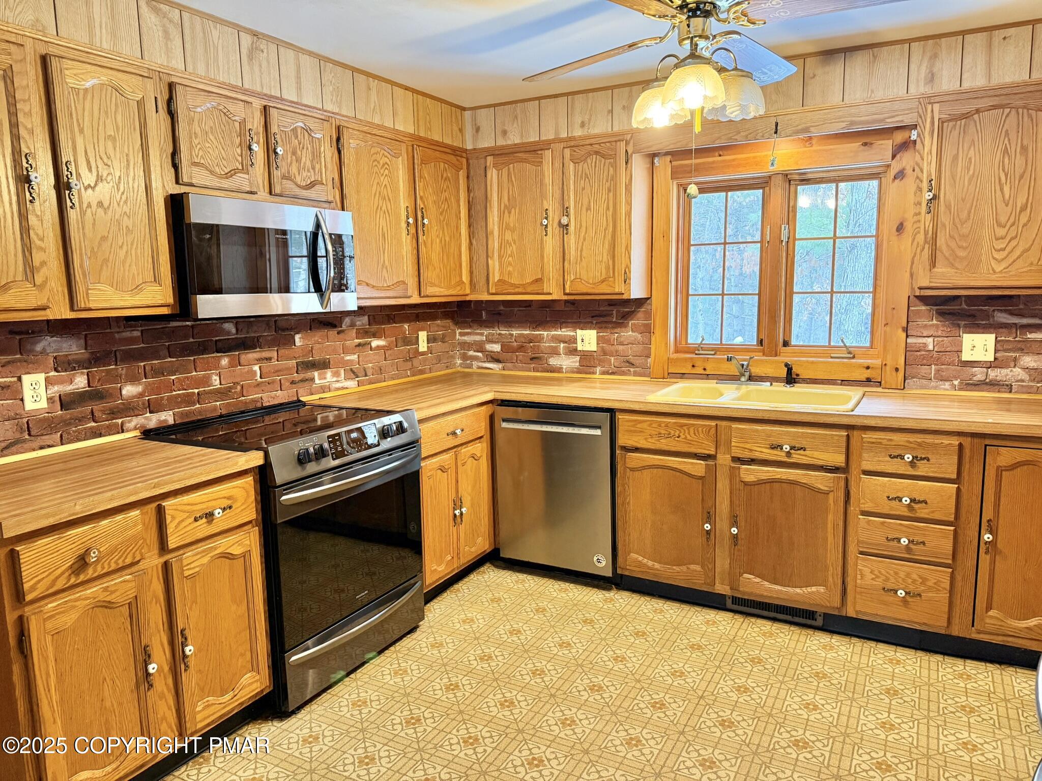 992 South Old Stage Road Albrightsville, PA 18210 - Photo 18 of 86 Kitchen