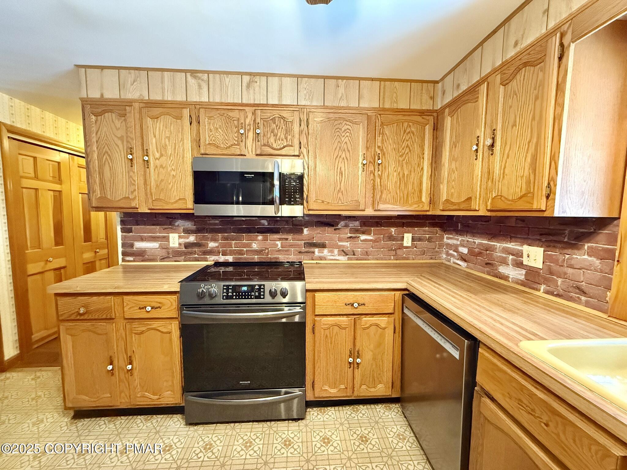 992 South Old Stage Road Albrightsville, PA 18210 - Photo 21 of 86 Kitchen