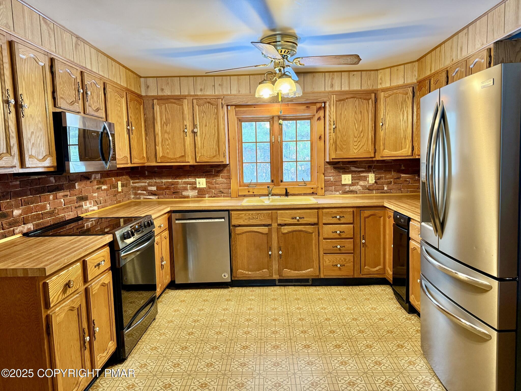 992 South Old Stage Road Albrightsville, PA 18210 - Photo 22 of 86 Kitchen