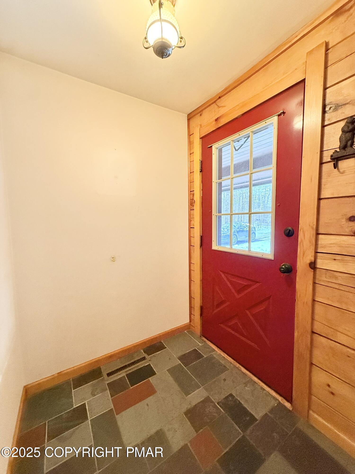 992 South Old Stage Road Albrightsville, PA 18210 - Photo 9 of 86 Foyer Area