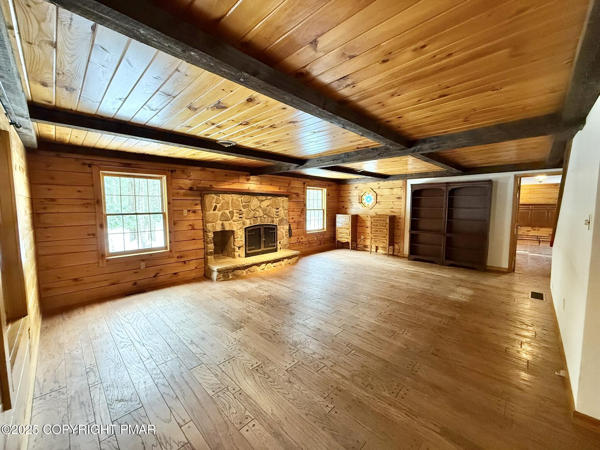 992 South Old Stage Road Albrightsville, PA 18210 - Photo 10 of 86 Large Living Room