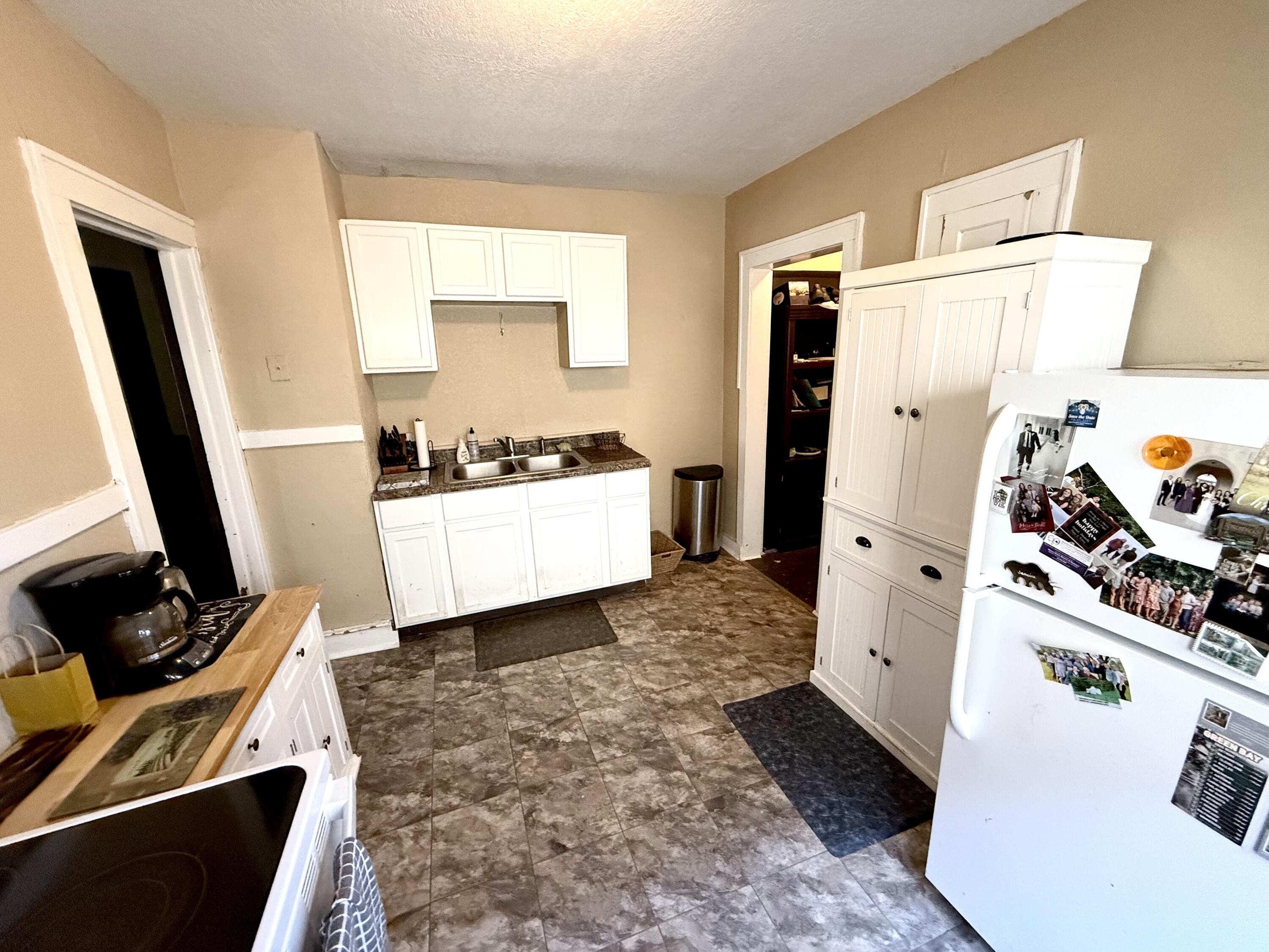 2924 North 48th Street Milwaukee, WI 53210 - Photo 4 of 26 First Floor Kitchen