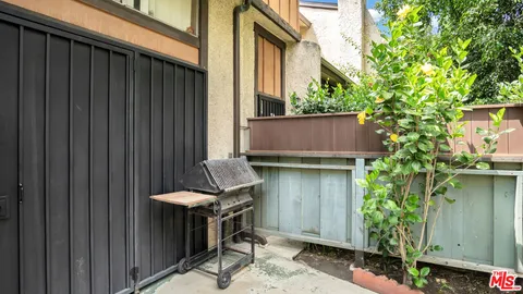 $489,900 | 13567 Valerio Street, Unit C, Van Nuys, CA 91405