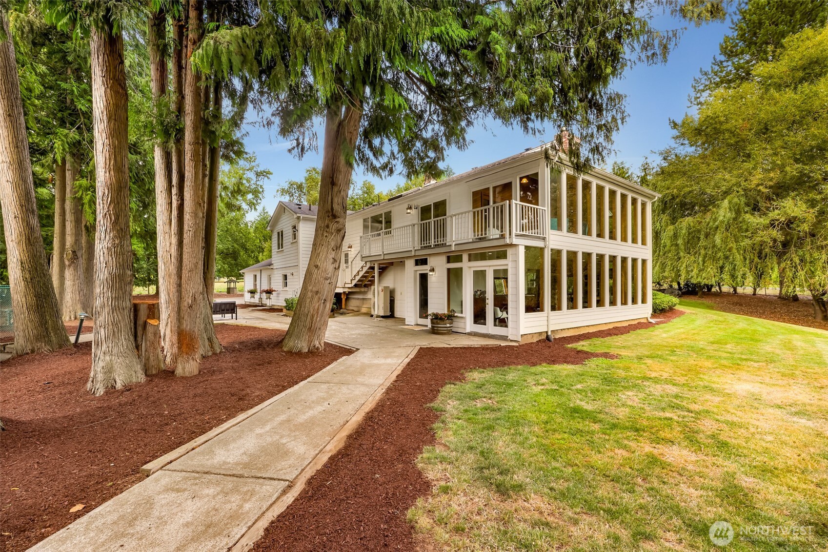 a view of a house with a yard