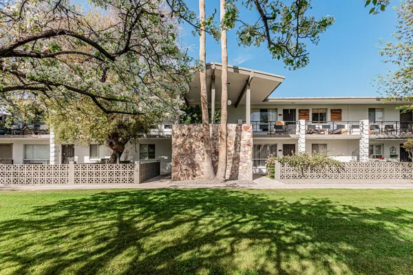 $1,900 | 5226 North 20th Street, Unit C5, Phoenix, AZ 85016