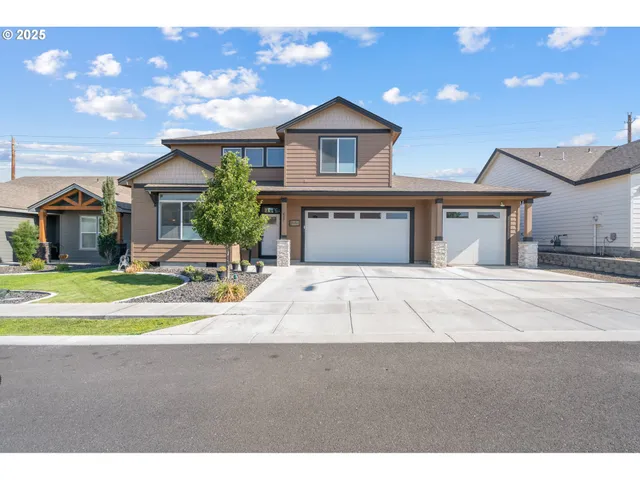 $549,950 | 827 East Autumn Avenue, Hermiston, OR 97838