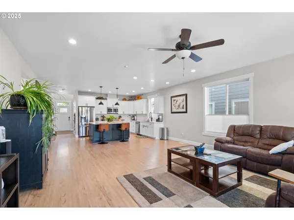 $529,900 | 827 East Autumn Avenue, Hermiston, OR 97838