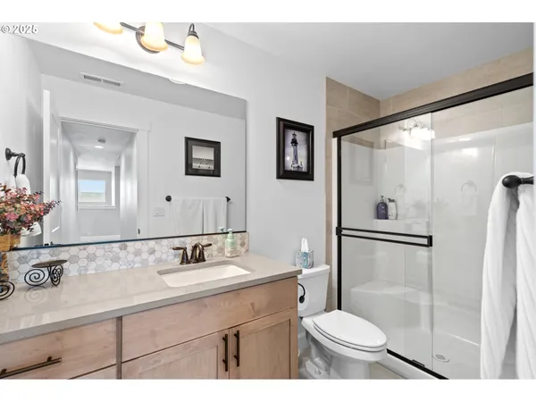 $529,900 | 827 East Autumn Avenue, Hermiston, OR 97838