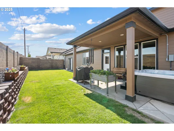 $529,900 | 827 East Autumn Avenue, Hermiston, OR 97838