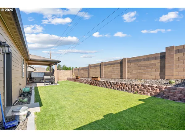 $529,900 | 827 East Autumn Avenue, Hermiston, OR 97838