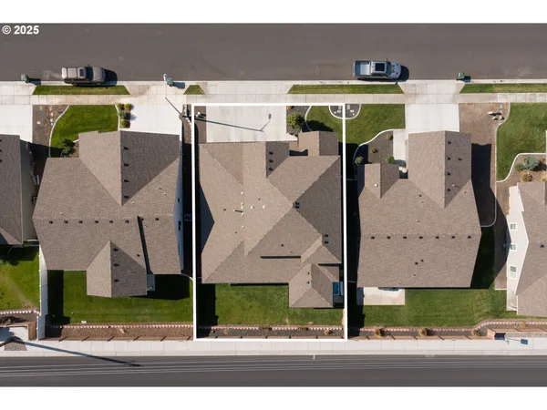 $529,900 | 827 East Autumn Avenue, Hermiston, OR 97838