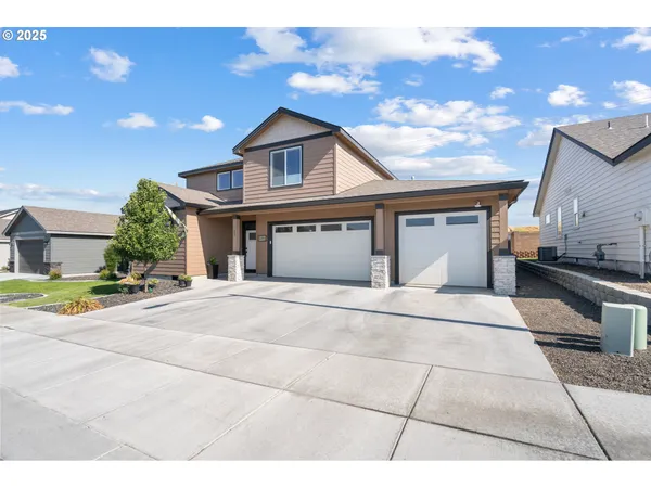 $529,900 | 827 East Autumn Avenue, Hermiston, OR 97838