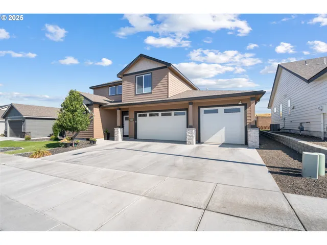 $549,950 | 827 East Autumn Avenue, Hermiston, OR 97838