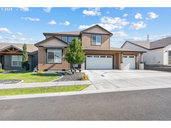 $529,900 | 827 East Autumn Avenue, Hermiston, OR 97838