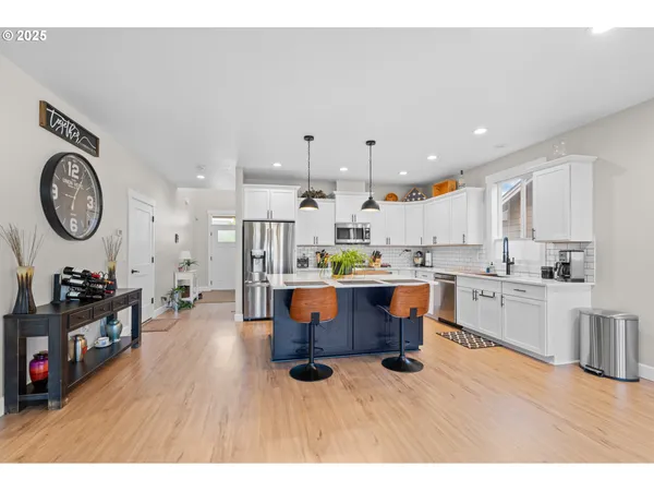 $529,900 | 827 East Autumn Avenue, Hermiston, OR 97838