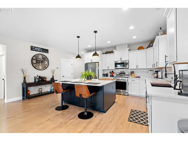 $549,950 | 827 East Autumn Avenue, Hermiston, OR 97838