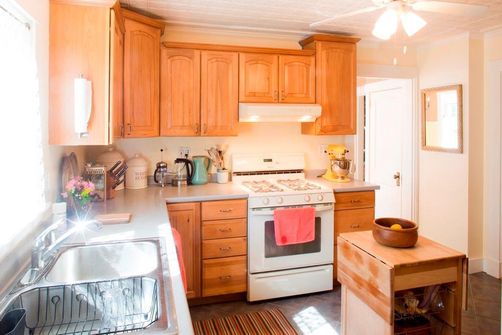 125 Norway Road Bangor, ME 04401 - Photo 13 of 35 Natural gas cook stove