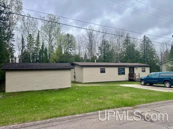 $187,500 | 1106 10th Avenue, Houghton, MI 49931