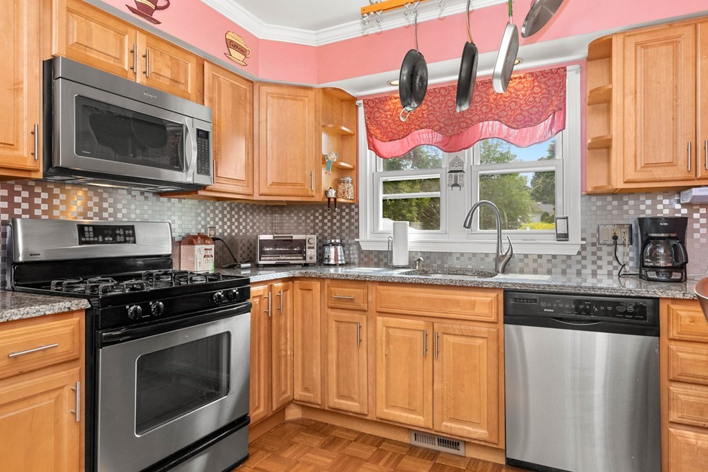 15 Elmont Road Lowell, MA 01852 - Photo 13 of 38 Gallery Image 13