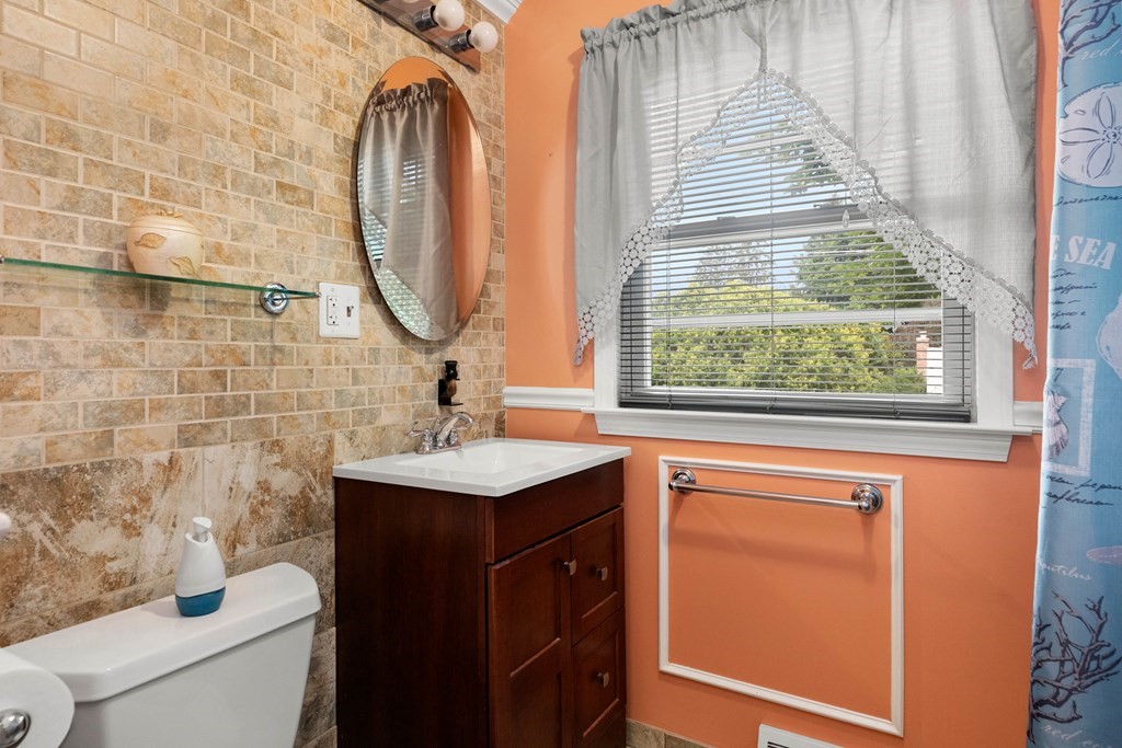 15 Elmont Road Lowell, MA 01852 - Photo 14 of 38 Gallery Image 14